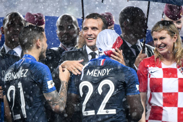 举动都让足 举动都让足